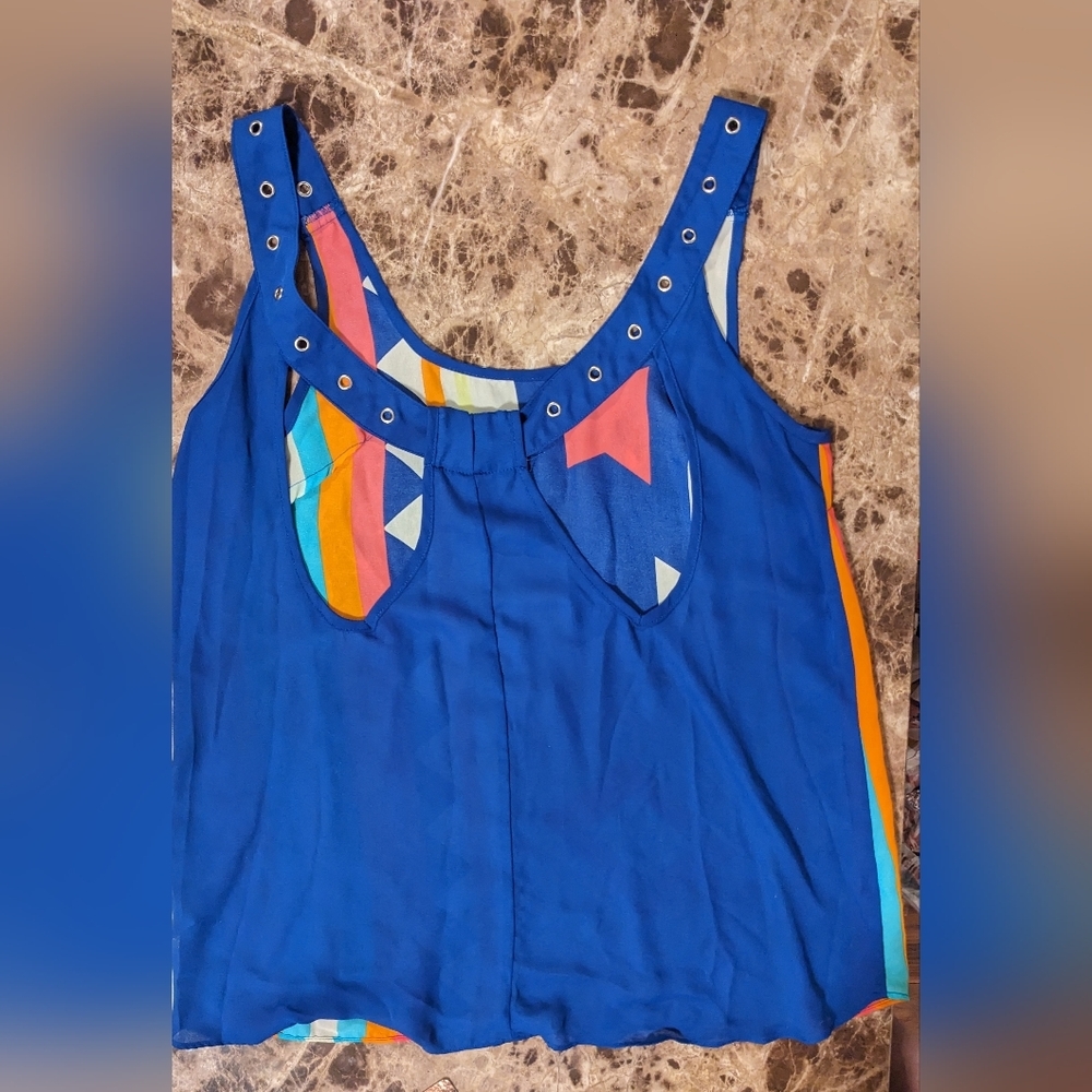 5/$25 Lulumari Sleeveless Top - Picture 4 of 6
